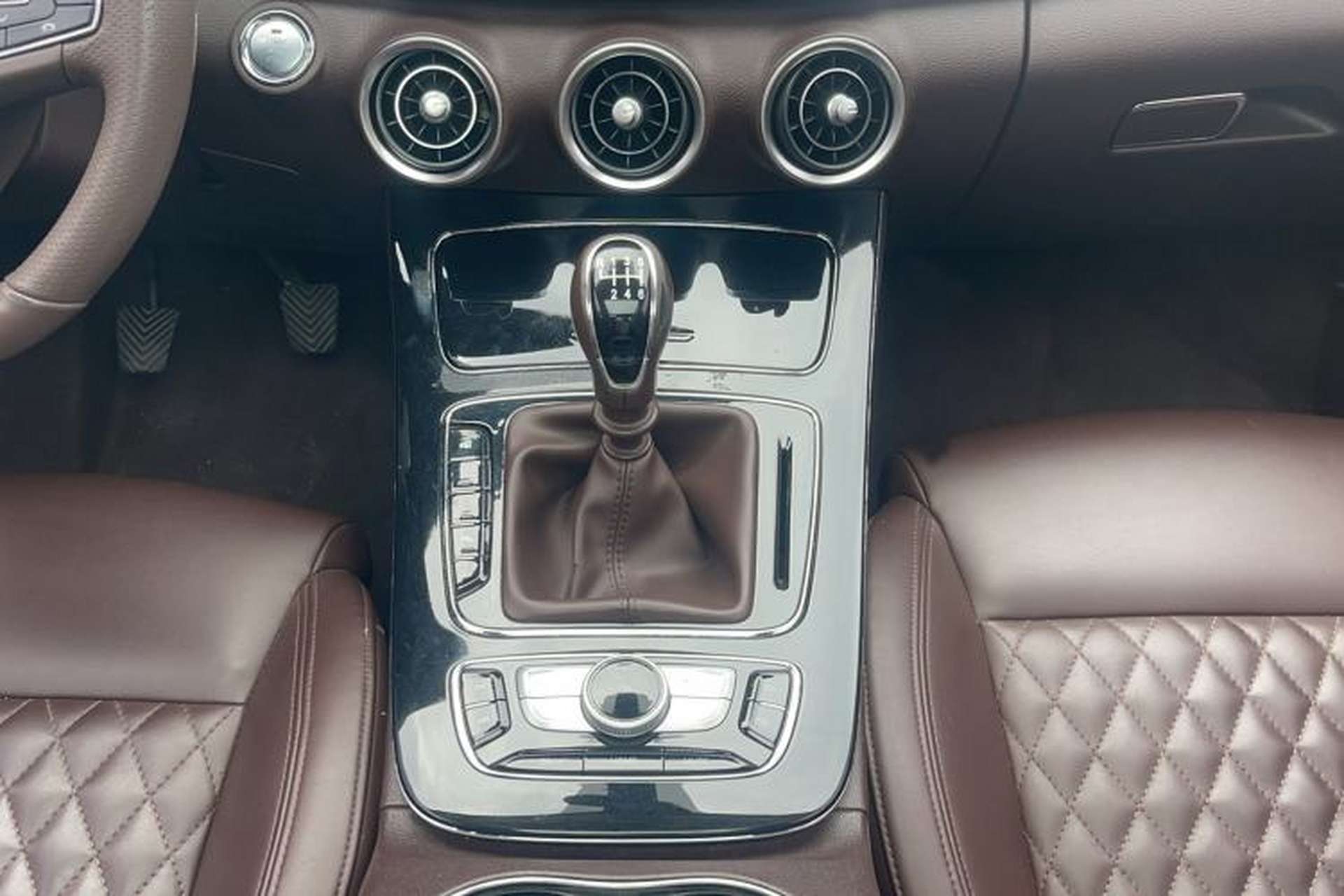 Used Leopaard Mattu 2018 1.6T GDI Manual Elite Model Gear Lever