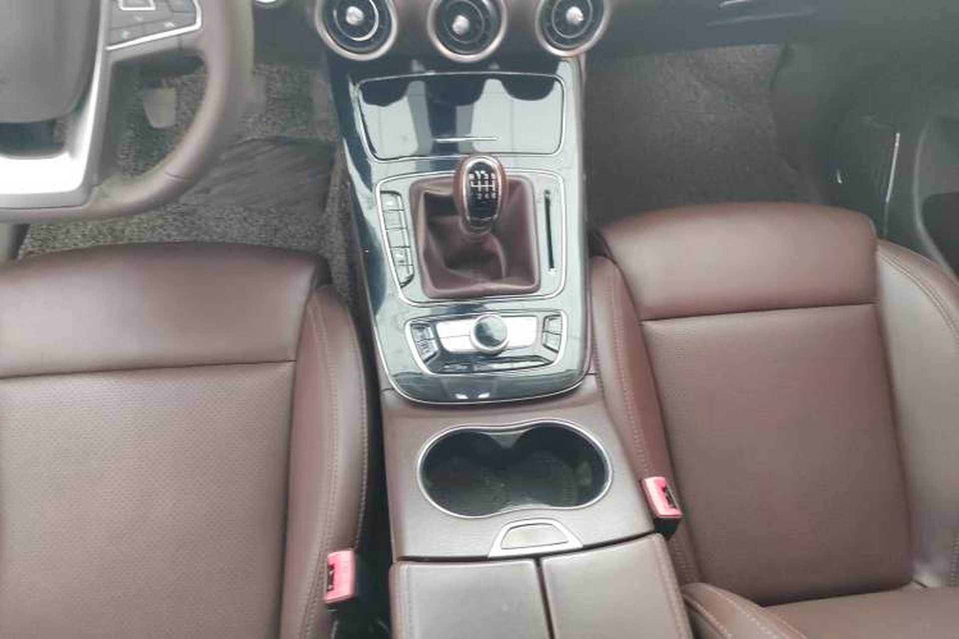 Used Leopaard Mattu 2018 1.6T GDI Manual Elite Model Gear Lever