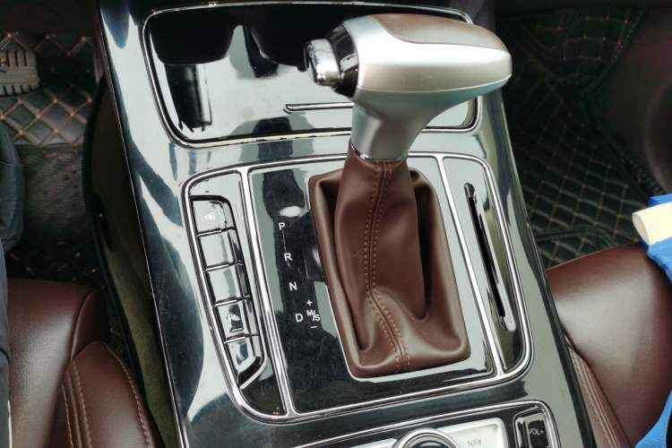 Used Leopaard Mattu 2018 1.6T GDI DCT Elite Model Gear Lever