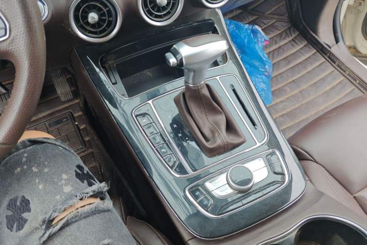 Used Leopaard Mattu 2018 1.6T GDI DCT Elite Model Gear Lever