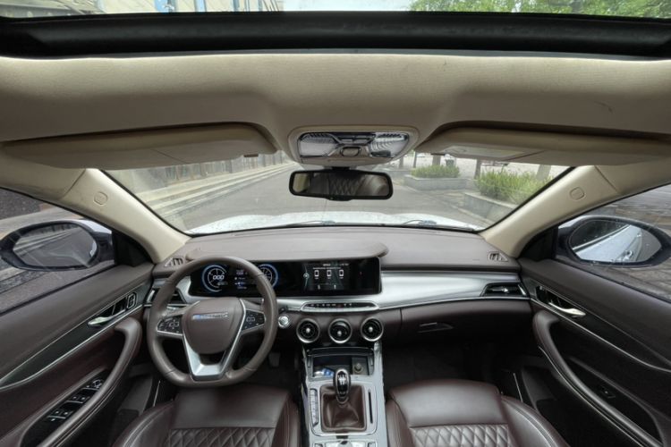 Used Leopaard Mattu 2018 1.6T GDI Manual Elite Model Interior 3