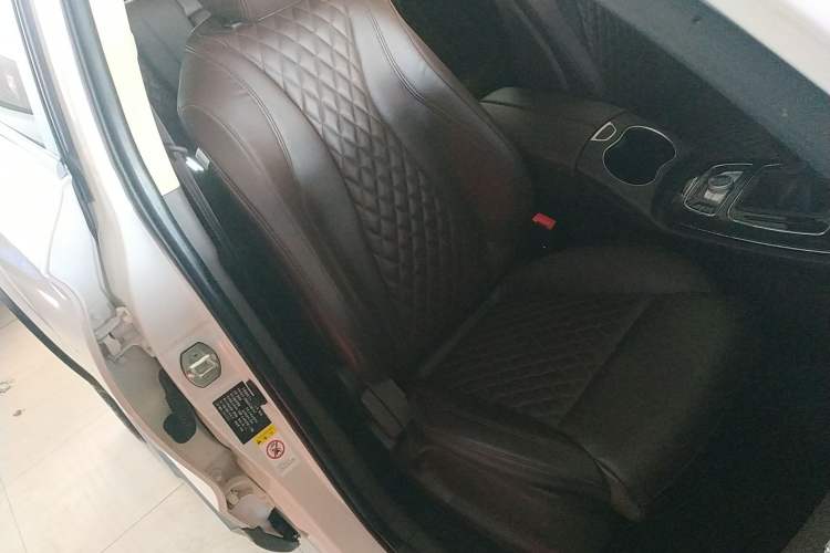 Used Leopaard Mattu 2018 1.6T GDI Manual Elite Model Right Front Seat