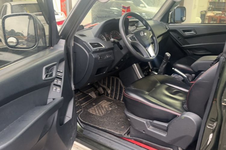 Used Leopaard Q6 2016 2.4L Manual 4x4 All-Terrain Edition Interior 2