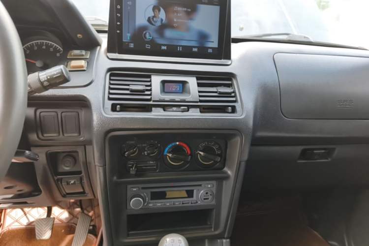Used Leopaard Q6 2014 2.4L Four-Wheel Drive Version Audio And AC Panel