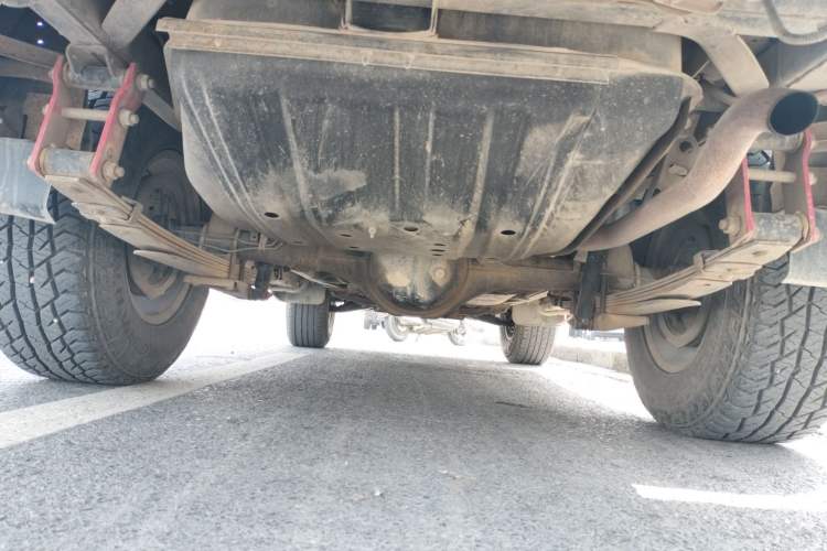 Used Leopaard Q6 2014 2.4L Four-Wheel Drive Version Chassis Rear