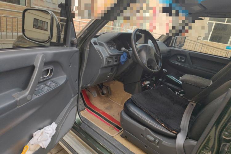 Used Leopaard Q6 2014 2.4L Two-Wheel Drive Version Driver Seat