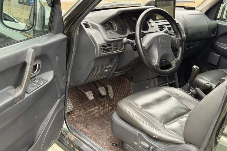 Used Leopaard Q6 2014 2.4L Four-Wheel Drive Version Driver Seat
