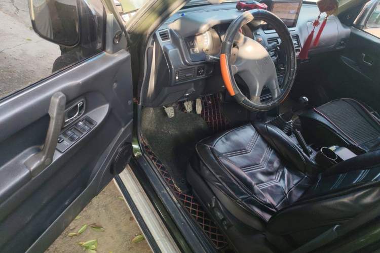 Used Leopaard Q6 2014 2.4L Two-Wheel Drive Version Driver Seat