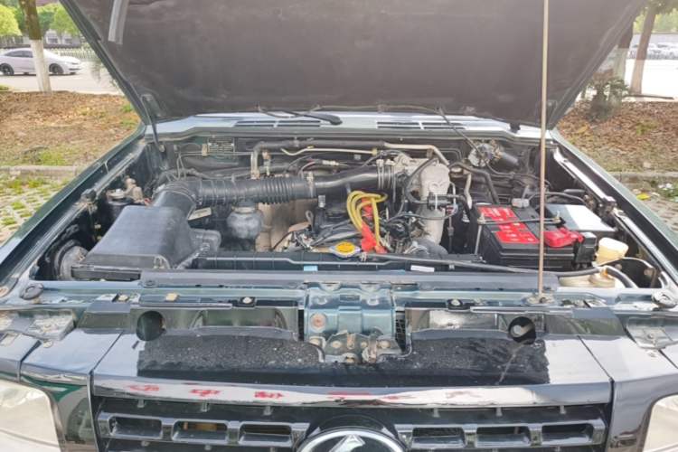 Used Leopaard Q6 2014 2.4L Four-Wheel Drive Version Engine Bay