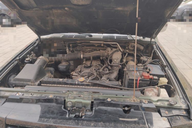 Used Leopaard Q6 2014 2.4L Two-Wheel Drive Version Engine Bay