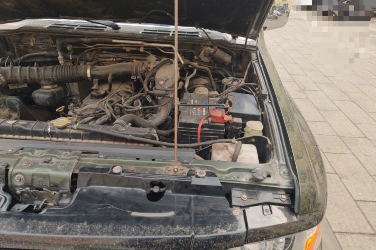 Used Leopaard Q6 2014 2.4L Two-Wheel Drive Version Engine Bay Left