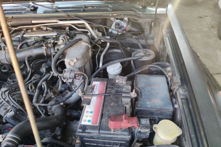 Used Leopaard Q6 2014 2.4L Two-Wheel Drive Version Engine Bay Left