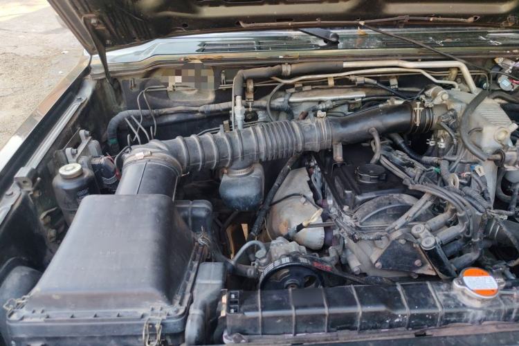 Used Leopaard Q6 2014 2.4L Two-Wheel Drive Version Engine Bay Right