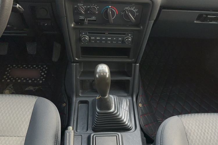Used Leopaard Q6 2014 2.4L Two-Wheel Drive Version Gear Lever