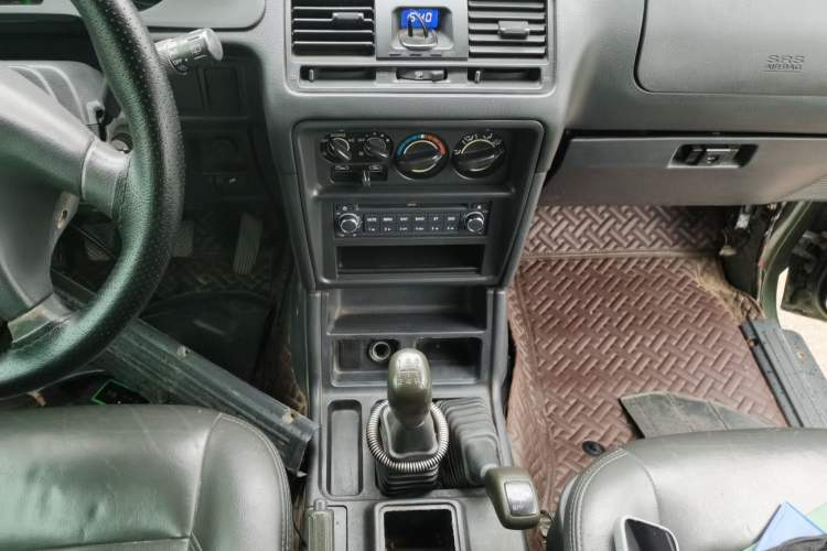 Used Leopaard Q6 2014 2.4L Four-Wheel Drive Version Gear Lever