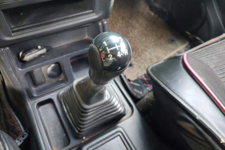 Used Leopaard Q6 2014 2.4L Two-Wheel Drive Version Gear Lever