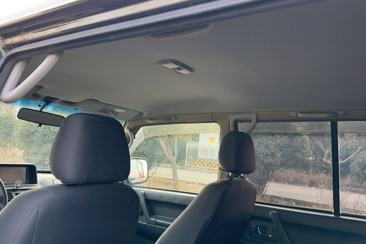 Used Leopaard Q6 2014 2.4L Two-Wheel Drive Version Headliner
