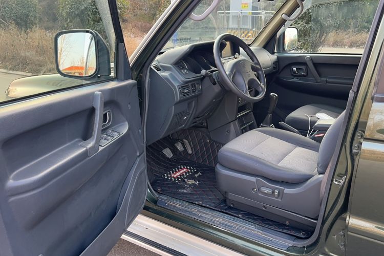 Used Leopaard Q6 2014 2.4L Two-Wheel Drive Version Interior 1