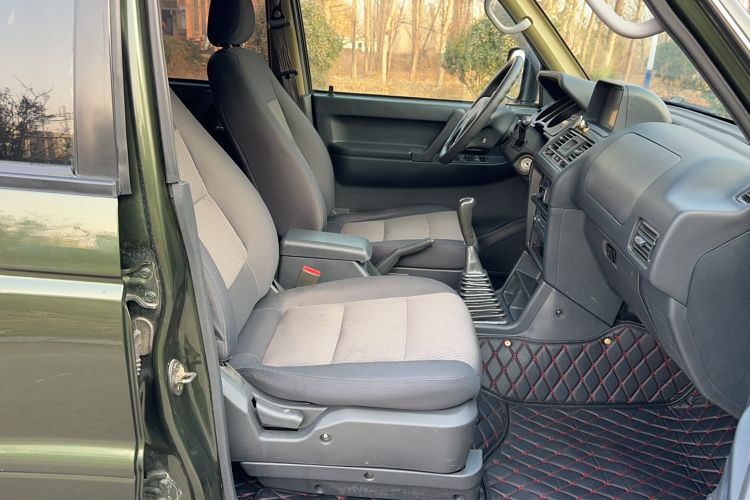 Used Leopaard Q6 2014 2.4L Two-Wheel Drive Version Interior 11