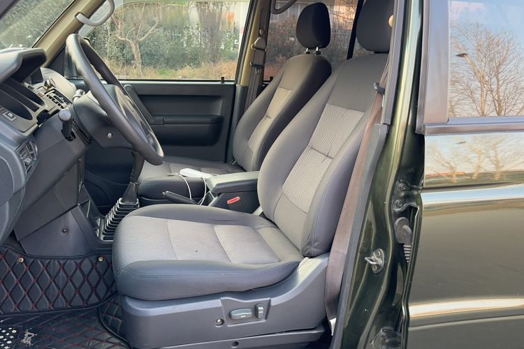 Used Leopaard Q6 2014 2.4L Two-Wheel Drive Version Interior 2