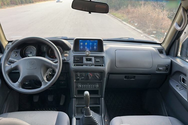 Used Leopaard Q6 2014 2.4L Two-Wheel Drive Version Interior 5