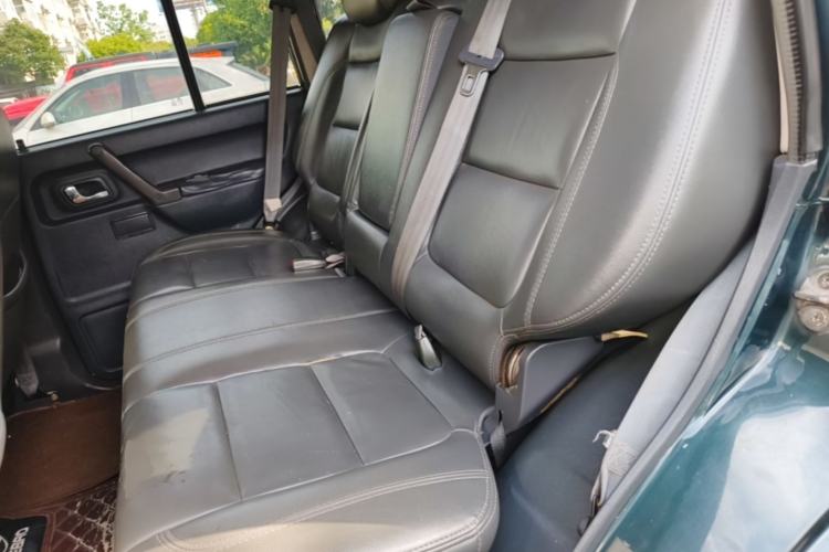 Used Leopaard Q6 2014 2.4L Four-Wheel Drive Version Left Rear Seat