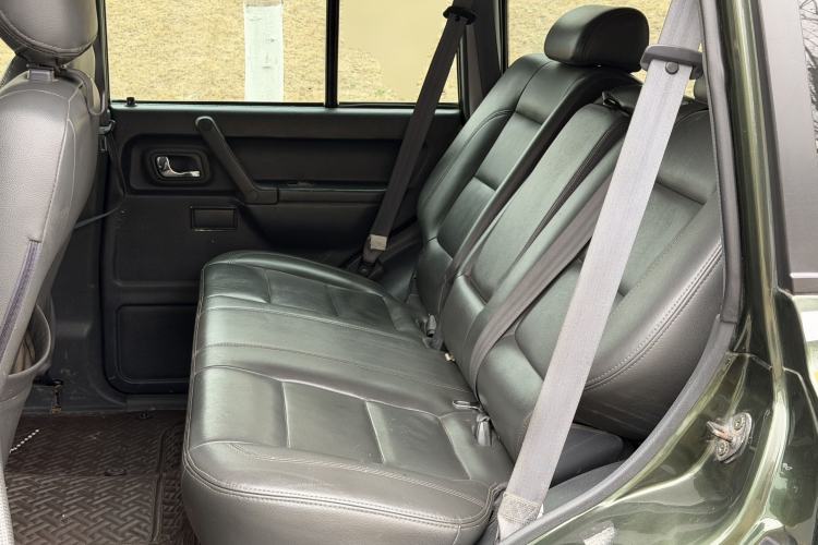 Used Leopaard Q6 2014 2.4L Four-Wheel Drive Version Left Rear Seat