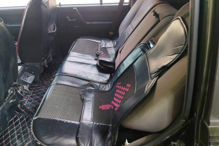 Used Leopaard Q6 2014 2.4L Two-Wheel Drive Version Left Rear Seat