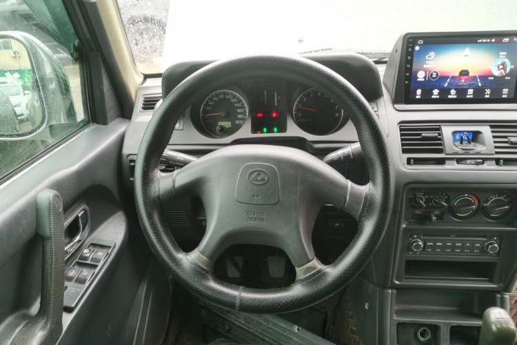 Used Leopaard Q6 2014 2.4L Four-Wheel Drive Version Steering Wheel