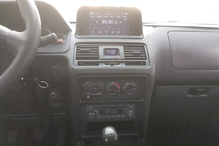 Used Leopaard Q6 2014 2.4L Four-Wheel Drive Version Audio And AC Panel
