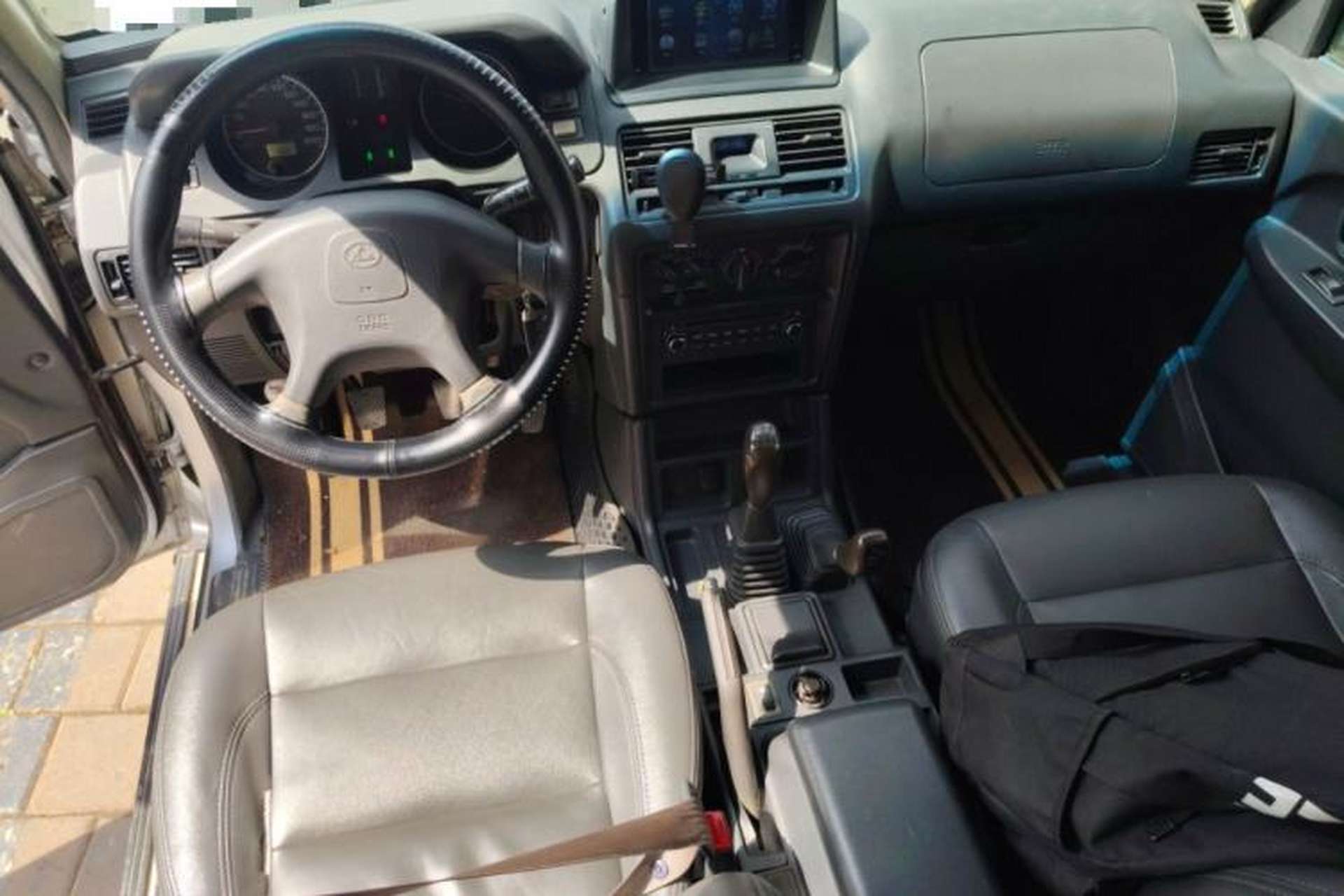 Used Leopaard Q6 2014 2.4L Four-Wheel Drive Version Center Console