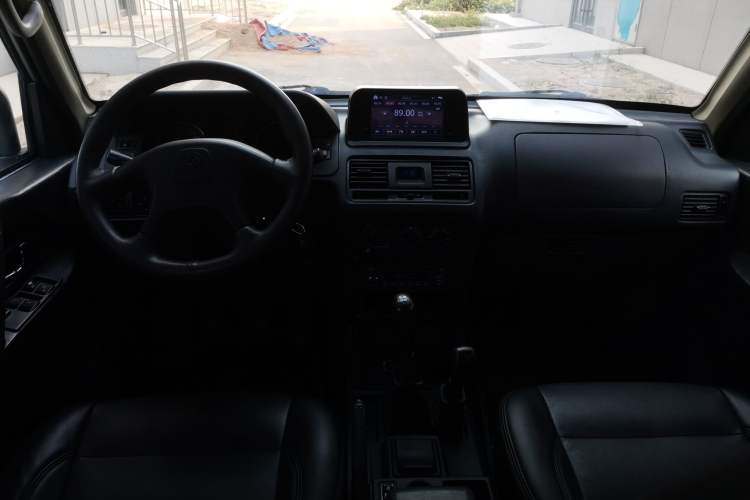 Used Leopaard Q6 2014 2.4L Four-Wheel Drive Version Center Console