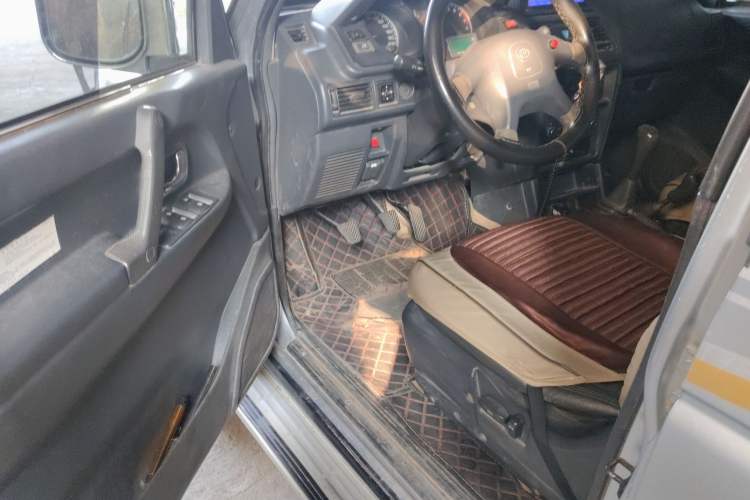 Used Leopaard Q6 2014 2.4L Four-Wheel Drive Version Driver Seat