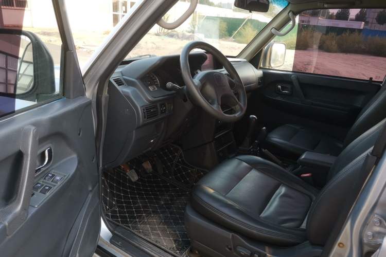 Used Leopaard Q6 2014 2.4L Four-Wheel Drive Version Driver Seat