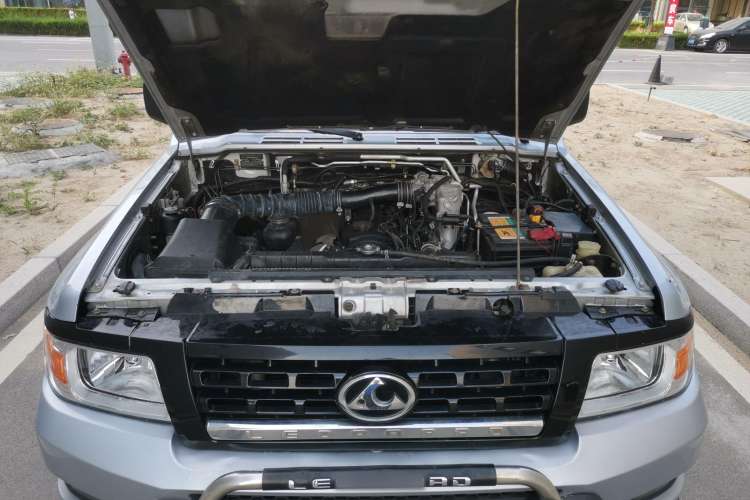 Used Leopaard Q6 2014 2.4L Four-Wheel Drive Version Engine Bay
