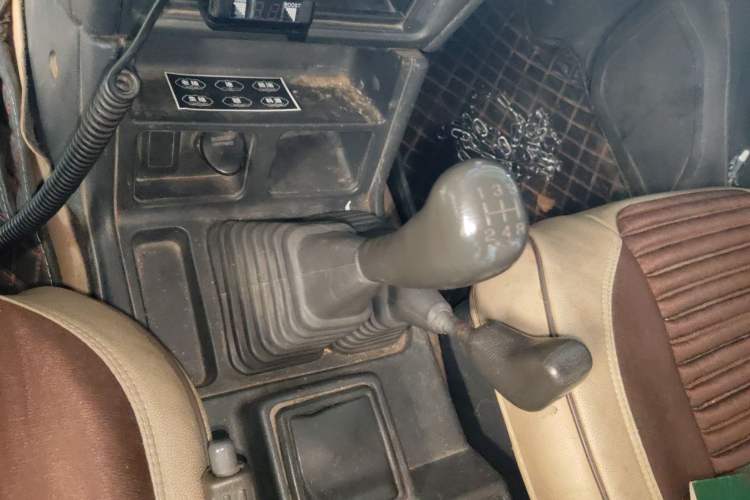 Used Leopaard Q6 2014 2.4L Four-Wheel Drive Version Gear Lever