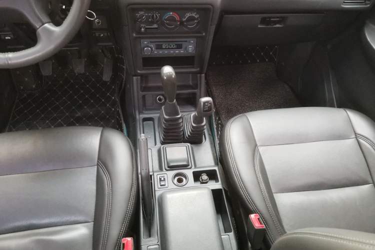 Used Leopaard Q6 2014 2.4L Four-Wheel Drive Version Gear Lever
