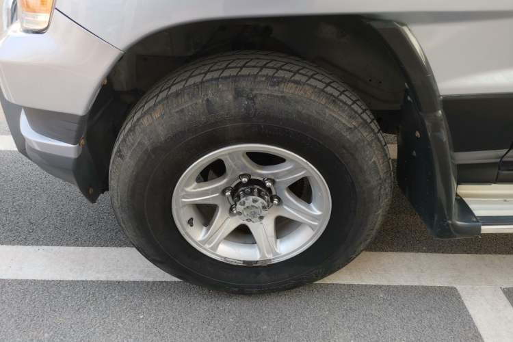 Used Leopaard Q6 2014 2.4L Four-Wheel Drive Version Left Front Wheel Hub
