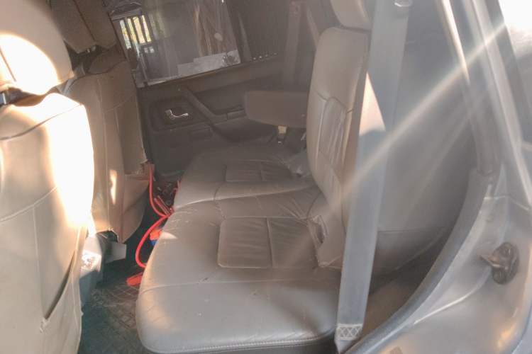 Used Leopaard Q6 2014 2.4L Four-Wheel Drive Version Left Rear Seat