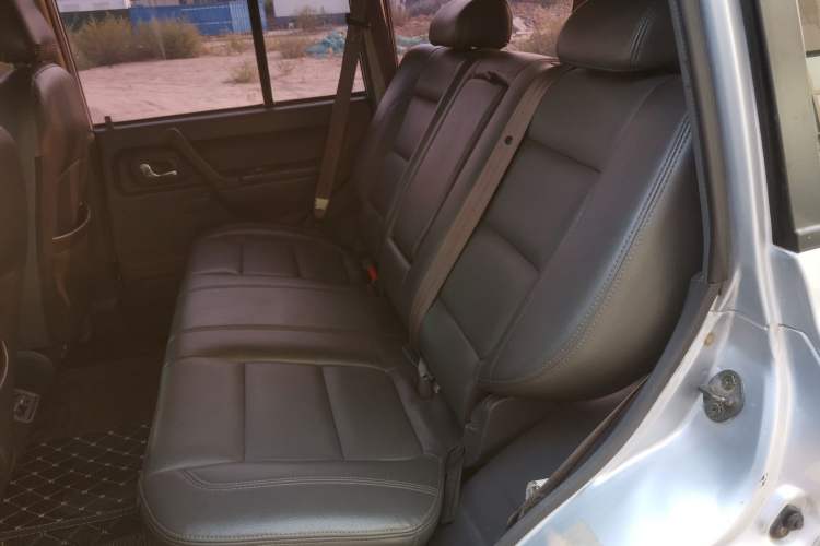 Used Leopaard Q6 2014 2.4L Four-Wheel Drive Version Left Rear Seat