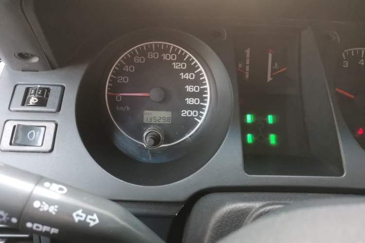 Used Leopaard Q6 2014 2.4L Four-Wheel Drive Version Odometer Close Up