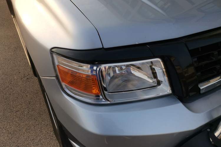 Used Leopaard Q6 2014 2.4L Four-Wheel Drive Version Right Front Headlight