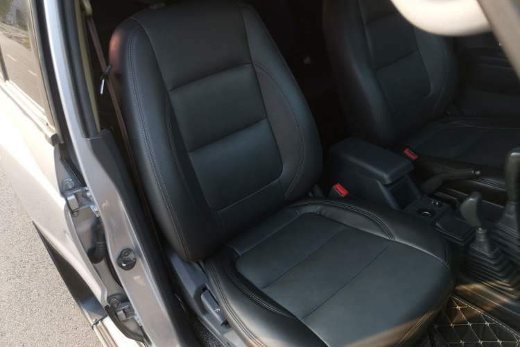 Used Leopaard Q6 2014 2.4L Four-Wheel Drive Version Right Front Seat