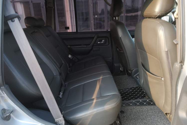 Used Leopaard Q6 2014 2.4L Four-Wheel Drive Version Right Rear Seat