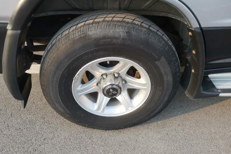 Used Leopaard Q6 2014 2.4L Four-Wheel Drive Version Right Rear Wheel Hub