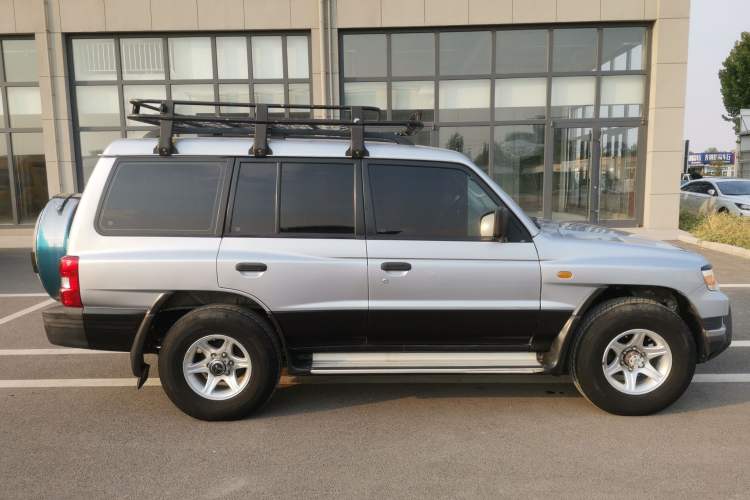 Used Leopaard Q6 2014 2.4L Four-Wheel Drive Version Right Side