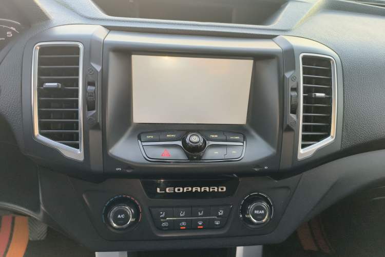 Used Leopaard Q6 2015 2.4L Manual 4x4 Excellence Edition Audio And AC Panel