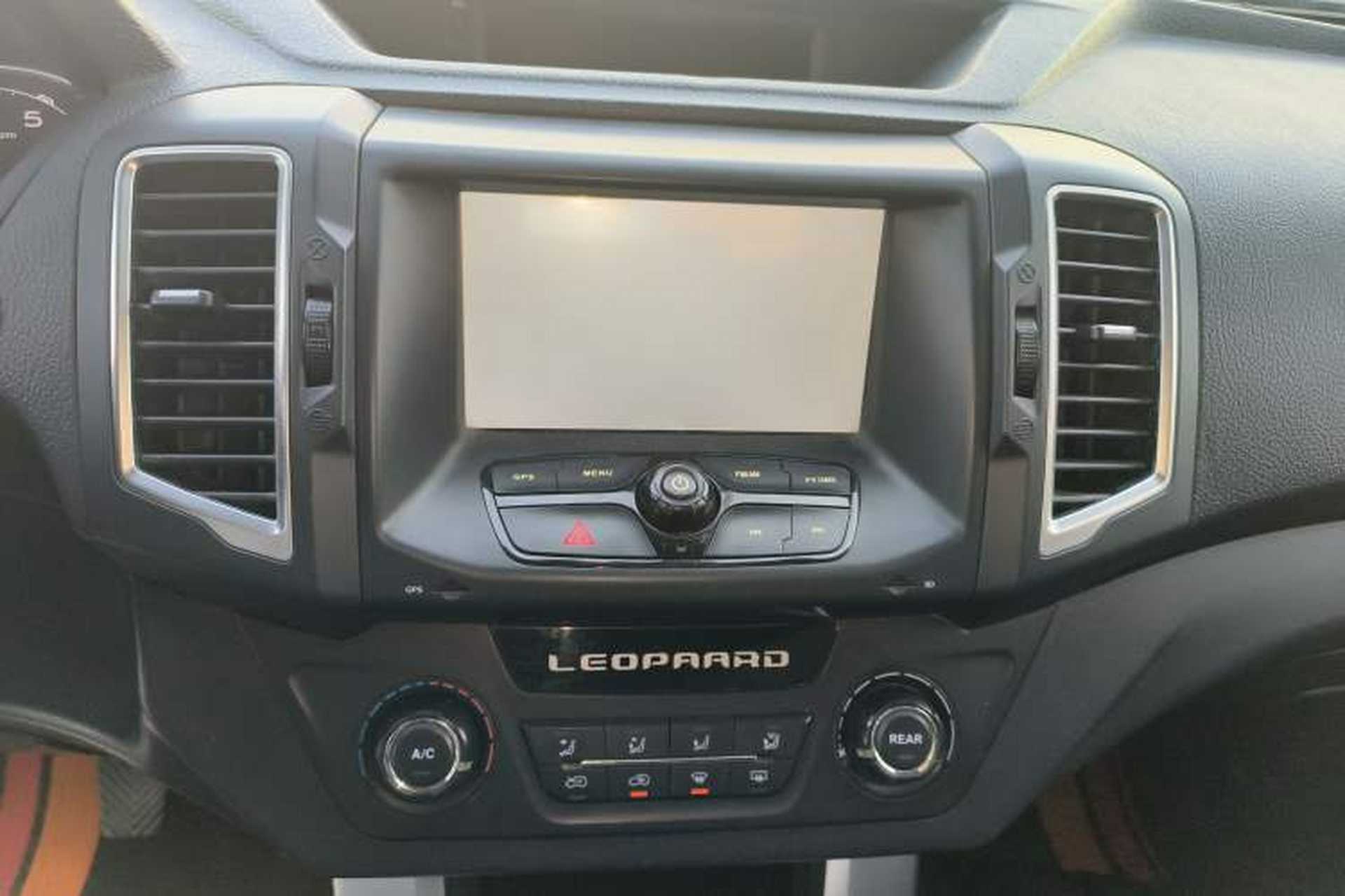 Used Leopaard Q6 2015 2.4L Manual 4x4 Excellence Edition Audio And AC Panel