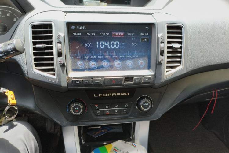 Used Leopaard Q6 2015 2.4L Manual Two-Wheel-Drive Elite Model Audio And AC Panel