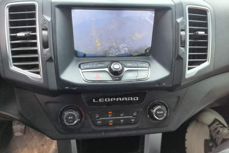 Used Leopaard Q6 2015 2.4L Manual 4x4 Excellence Edition Audio And AC Panel